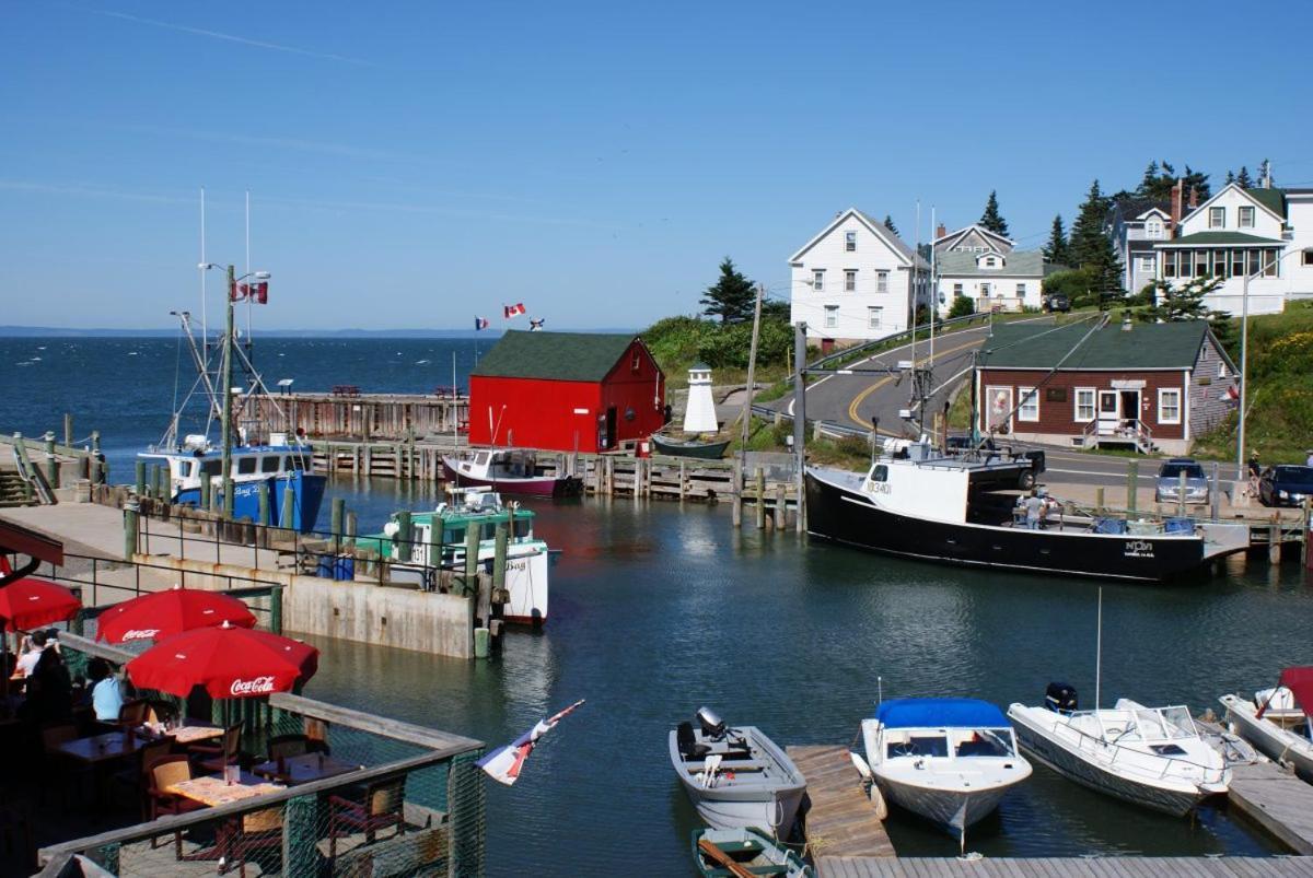 Tides Inn Guest Suites Halls Harbour Eksteriør billede