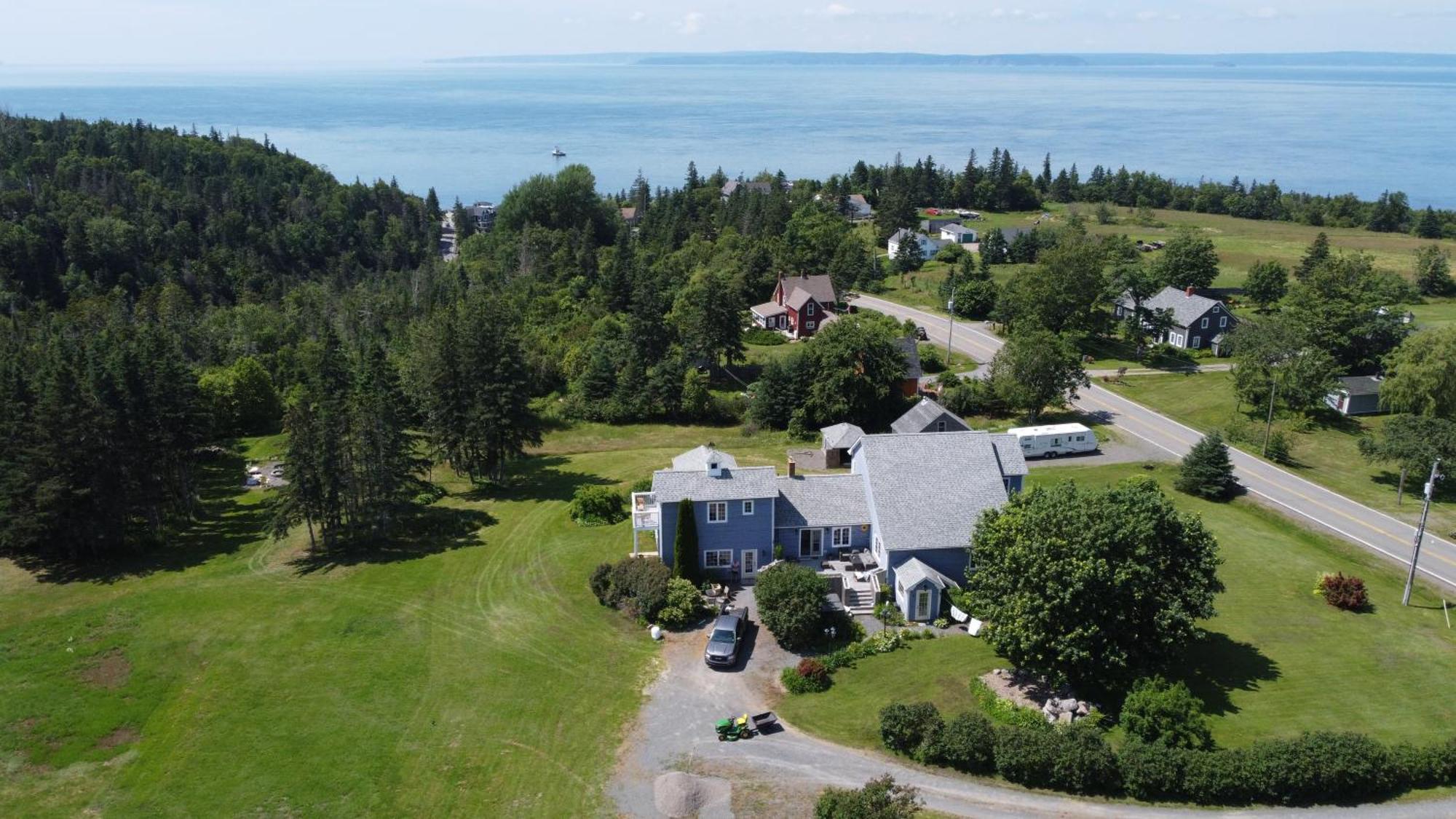 Tides Inn Guest Suites Halls Harbour Eksteriør billede