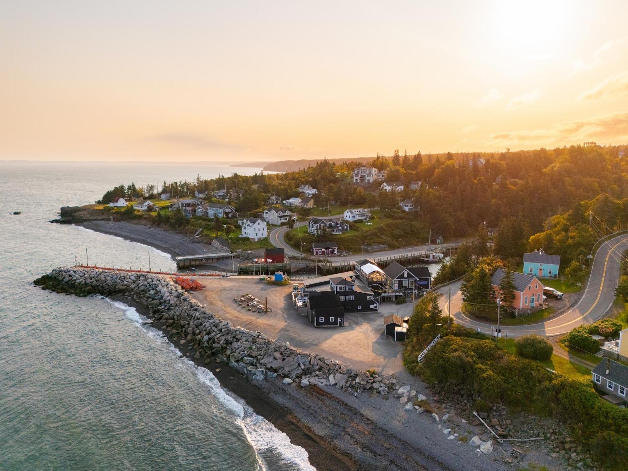 Tides Inn Guest Suites Halls Harbour Eksteriør billede